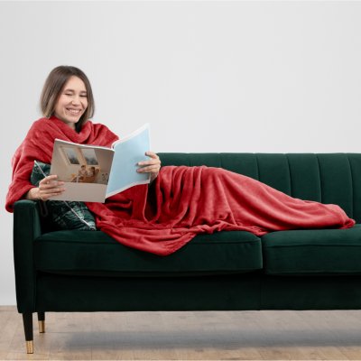 DecoKing deka s rukávy Lazy Červená 150x180 cm