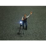 Modellbau Schönwitz Fotograf s LED bleskem H0 muž se stativem Schönwitz 50228 – Zboží Dáma