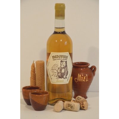 Miroslav Bašta Medovina ořechová 0,75 l – Sleviste.cz
