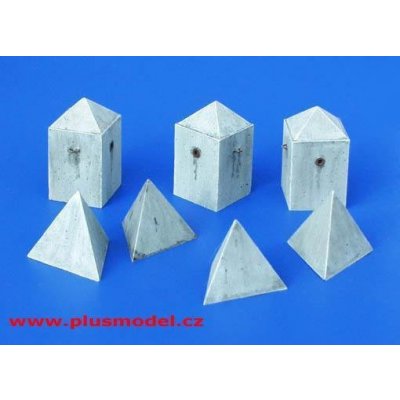 Plus Model 1/35 Anti-tank Concrete Barriers Pyramid-style Set II – Zboží Mobilmania