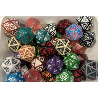 Kostka D20 16mm zdobená – Sleviste.cz