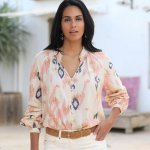 Široká halenka s etno potiskem béžová/růžová – Sleviste.cz