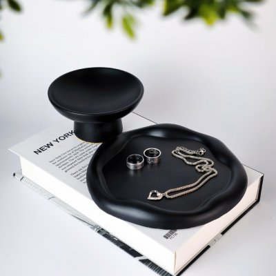 DESS Craft Studio Serene – dekorační miska na noze – Elegantní doplněk do vašeho interiéru Barva: 2 - Tmavě černá, Sady: Miska Serene + Tác Round Cloud – Hledejceny.cz