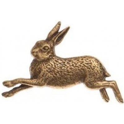 Zubíček Zajíc v běhu odznak na klobouk – Sleviste.cz