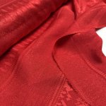 Rudý splývavý satén se žakárovým vzorem z Thajska – Zboží Dáma