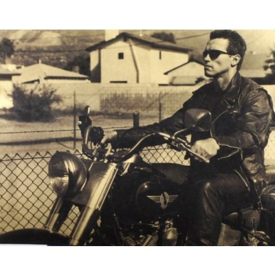 Parádní plakát Arnolda Schwarzeneggera na motorce z filmu Terminátor – Zboží Dáma