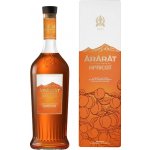 Brandy Ararat Apricot 30% 0,7 l (karton) – Zboží Dáma