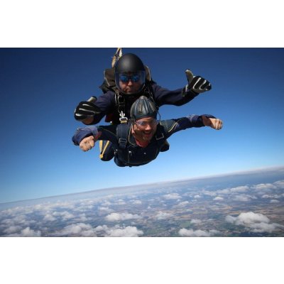 Stips.cz Tandemový seskok padákem Skydiving