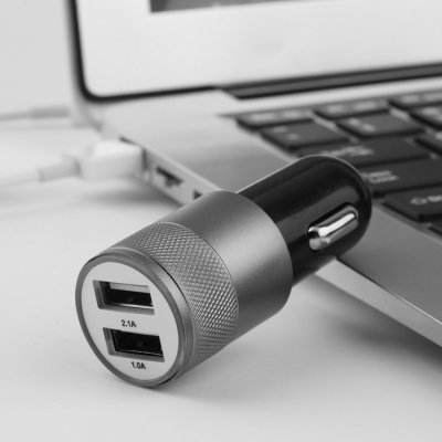 Hliníkový napájecí USB adaptér do auta