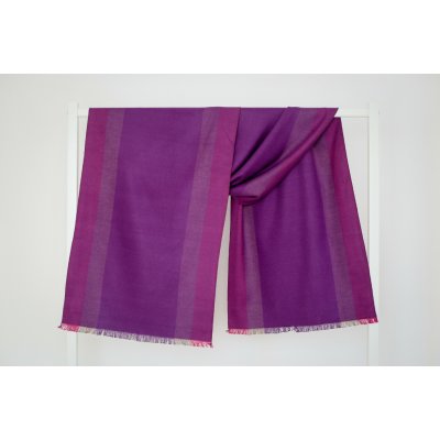 Šála z česaného hedvábí fialové odstíny oboustranná – Sleviste.cz