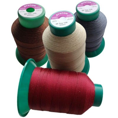 Průmyslová polyesterová nit AMANN SYNTON 20 – Tex 135, návin 600 m - 172 červenohnědá