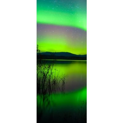 WEBLUX 27905424 Samolepka na dveře fólie Northern lights mirrored on lake Na jezeru se zrcadly severní světla rozměry 90 x 220 cm – Zboží Mobilmania