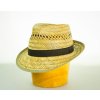 Klobouk Karpet Pánský slaměný klobouk 70308 s krátkou krempou a zdobnou hnědou stuhou přírodní béžová