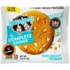 Sušenka The Complete Cookie Lenny & Larrys Proteinová sušenka arašídové máslo s kousky čokolády 113 g