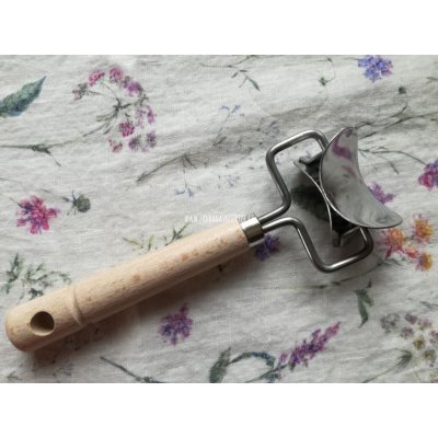 ZAHRADA A INTERIÉR Rádýlko na vykrajování raviol – Zboží Dáma