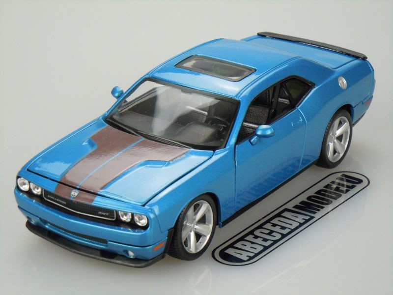 Maisto 2008 Dodge Challenger SRT8 metal modrá 1:24