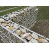 Pletiva TopGabion Gabionový plot - v. 1,2 m, d. 2,5 m, š. 20-40 cm, oko 5x20cm, sloupek 2x1,6 m + komponenty