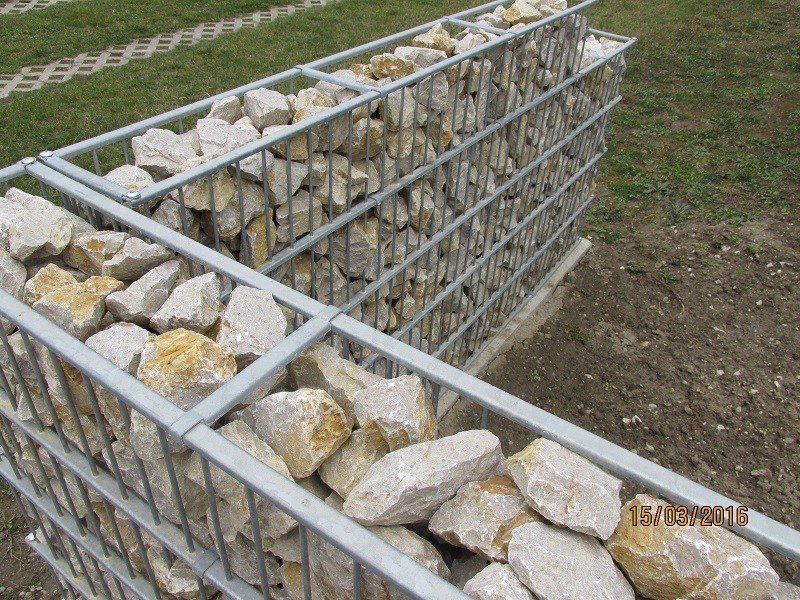 TopGabion Gabionový plot - v. 1,2 m, d. 2,5 m, š. 20-40 cm, oko 5x20cm, sloupek 2x1,6 m + komponenty