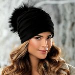 Zimní černá čepice s bambulí a podšívkou W-0597/018BB – Zbozi.Blesk.cz