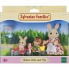 Figurka Sylvanian Families Mamka bílý králík s hrajícími si mláďaty EPOCH