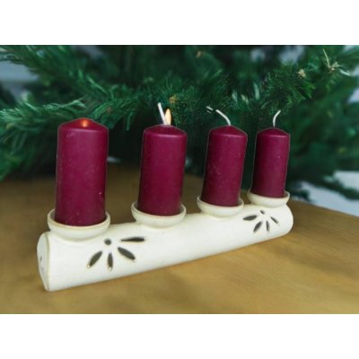 Keramikaportal.eu-svícen adventní bílá barva,válec vyřezávaný 35x7cm s bezpečným keramickým kalíškem. – Hledejceny.cz
