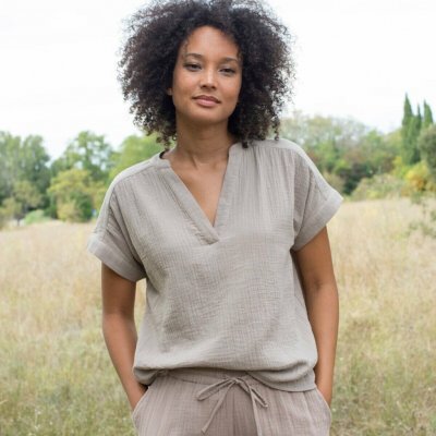 Mušelínová jednobarevná halenka s tuniským výstřihem béžová – Sleviste.cz