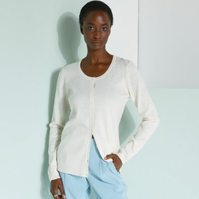 Jednobarevný propínací svetr s kulatým výstřihem režná – Zboží Dáma