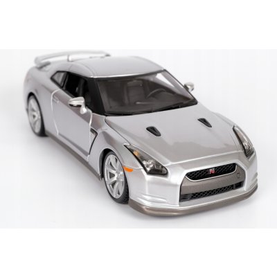 Bburago 2009 Nissan GT R stříbrná 1:18 – Zbozi.Blesk.cz