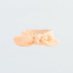 Kojenecká mušelínová čelenka New Baby Leny peach – Sleviste.cz