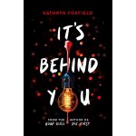 It's Behind You the new read-in-one-sitting thriller by author of bestselling Good Girls Die First – Hledejceny.cz