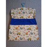 pro útulný domov kapsář na ramínko do školky stavební stroje modré s vyšitým jménem – Sleviste.cz