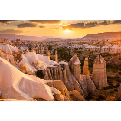 Umělecká fotografie Love Valley at sunrise in Cappadocia, Turkey, Anton Petrus, (40 x 26.7 cm) – Zboží Mobilmania