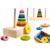 Dřevěná hračka Ikonka pyramida s podstavcem barevná věžový třídič