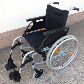 Breezy Unix2 Invalidní vozík šíře sedu 45 cm