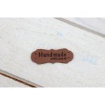 Pro Háčkování Hand Made koženková cedulka se srdíčkem 15x40 mm hnědá – Zboží Dáma