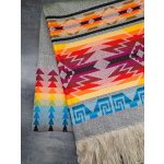 Pestrobarevný oboustranný šál s třásněmi z Ekvádoru slonová kost – Zboží Mobilmania