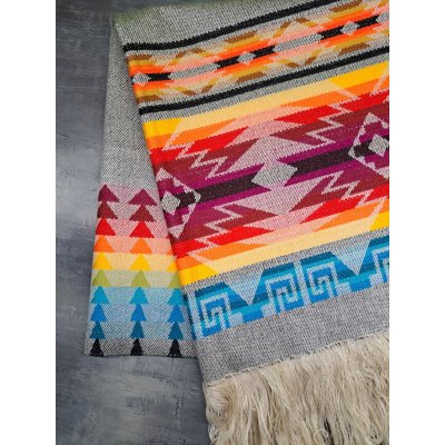 Pestrobarevný oboustranný šál s třásněmi z Ekvádoru slonová kost – Zboží Mobilmania