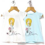 MINOTI Bílé tričko s krátkým rukávem s volánky s holčičkou a květinami – Zboží Dáma