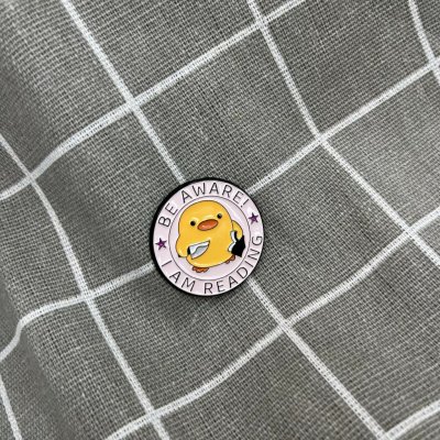 Pinarna Kuře s nožem a knihou Be aware! I am reading. Buďte na pozoru! Čtu si. – Zboží Dáma