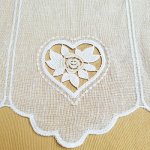 Vitrážová záclona SRDÍČKO BÉŽOVÉ 70 cm – Hledejceny.cz