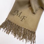 Luxusní pašmínová šála světle hnědá s vlastním monogramem – Hledejceny.cz