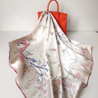 White orchid hedvábný šátek krémový v dárkovém balení – Hledejceny.cz