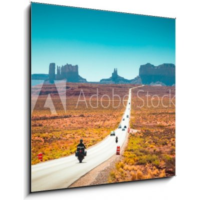Skleněný obraz 1D - 50 x 50 cm - Biker on Monument Valley road at sunset, USA Motorkář na silnici Monument Valley při západu slunce, USA – Zboží Mobilmania