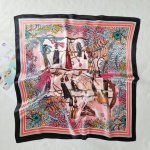 hedvábný šátek Barevný zdobný v dárkovém balení – Sleviste.cz