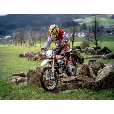 Motorky na trialové trati s mistrem ČR: Pardubický kraj – Hledejceny.cz