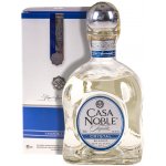 Casa NOBLE Crystal Blanco 40% 0,7 l (holá láhev) – Sleviste.cz