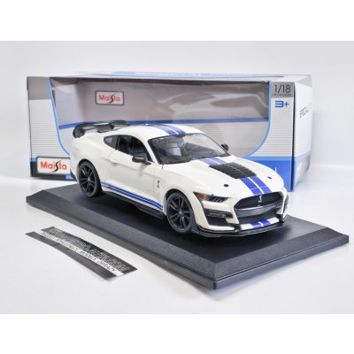 MAISTO Ford Mustang Shelby GT500 bílá/modrá 1:18 – Zboží Mobilmania