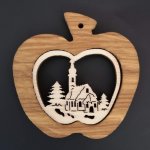 AMADEA Dřevěná ozdoba z masivu jablko s kostelem 7 cm – Zboží Mobilmania