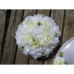 Kytice na auto - bílé a smetanové růže – Zbozi.Blesk.cz