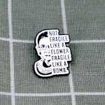 Pinarna Ruth Ginsburg Not fragile like a flower, fragile like a bomb. / Křehká ne jako květina, ale jako bomba. – Zboží Dáma